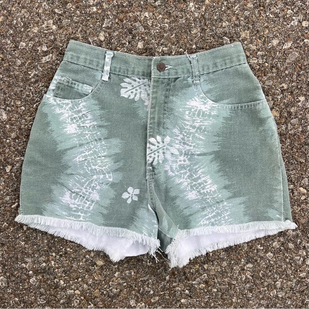 90s high waist green tie dye Boho leaf bleach dye cut off high-rise jean shorts